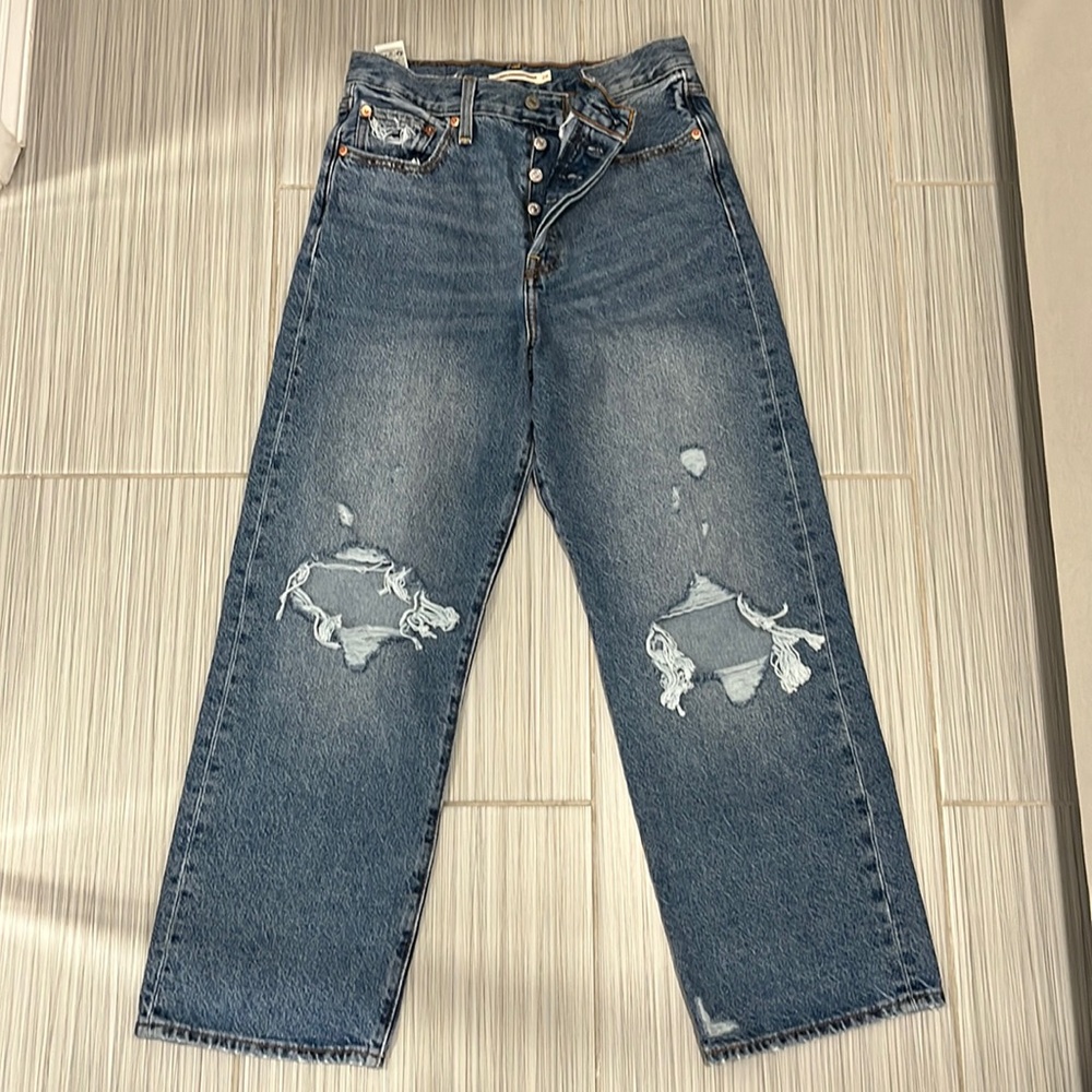 Levi’s ~ 28 Ribcage straight ankle